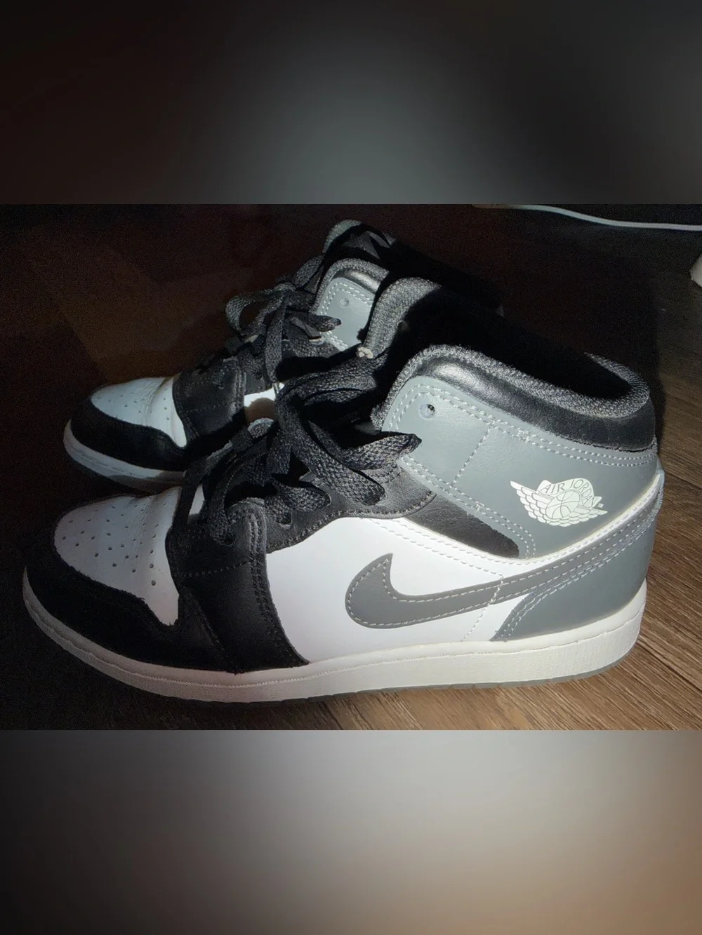 Jordan 1 Big Kids size 6 is equivalent to women’s 7 1/2 Black, White & Gray